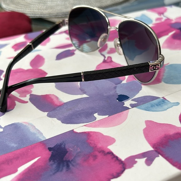 *FLASH SALE* • Authentic CHANEL Aviator Sunglasses • - Picture 8 of 11